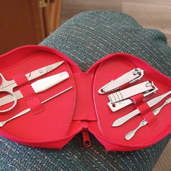 Arbonne Red Heart Pouch - Picture 3 of 4